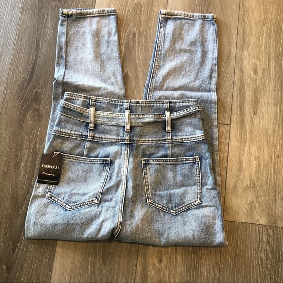 NWT Forever21  high waisted jeans with belt size medium - Picture 2 of 4